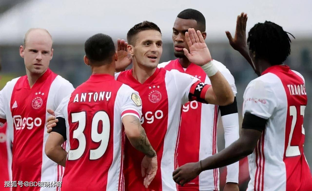 边路传中找 边路传中找